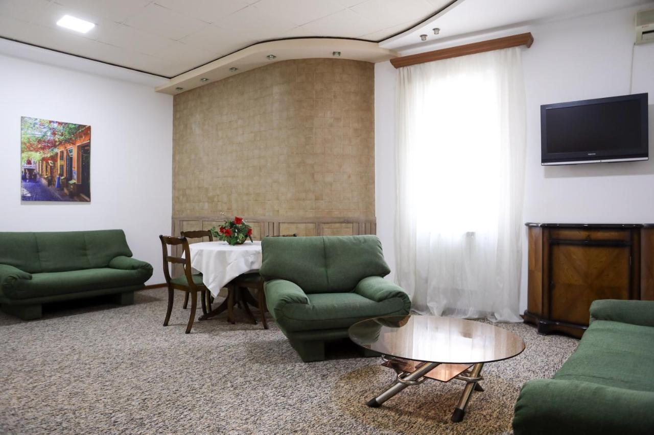 No Problem Hotel Yerevan Ngoại thất bức ảnh