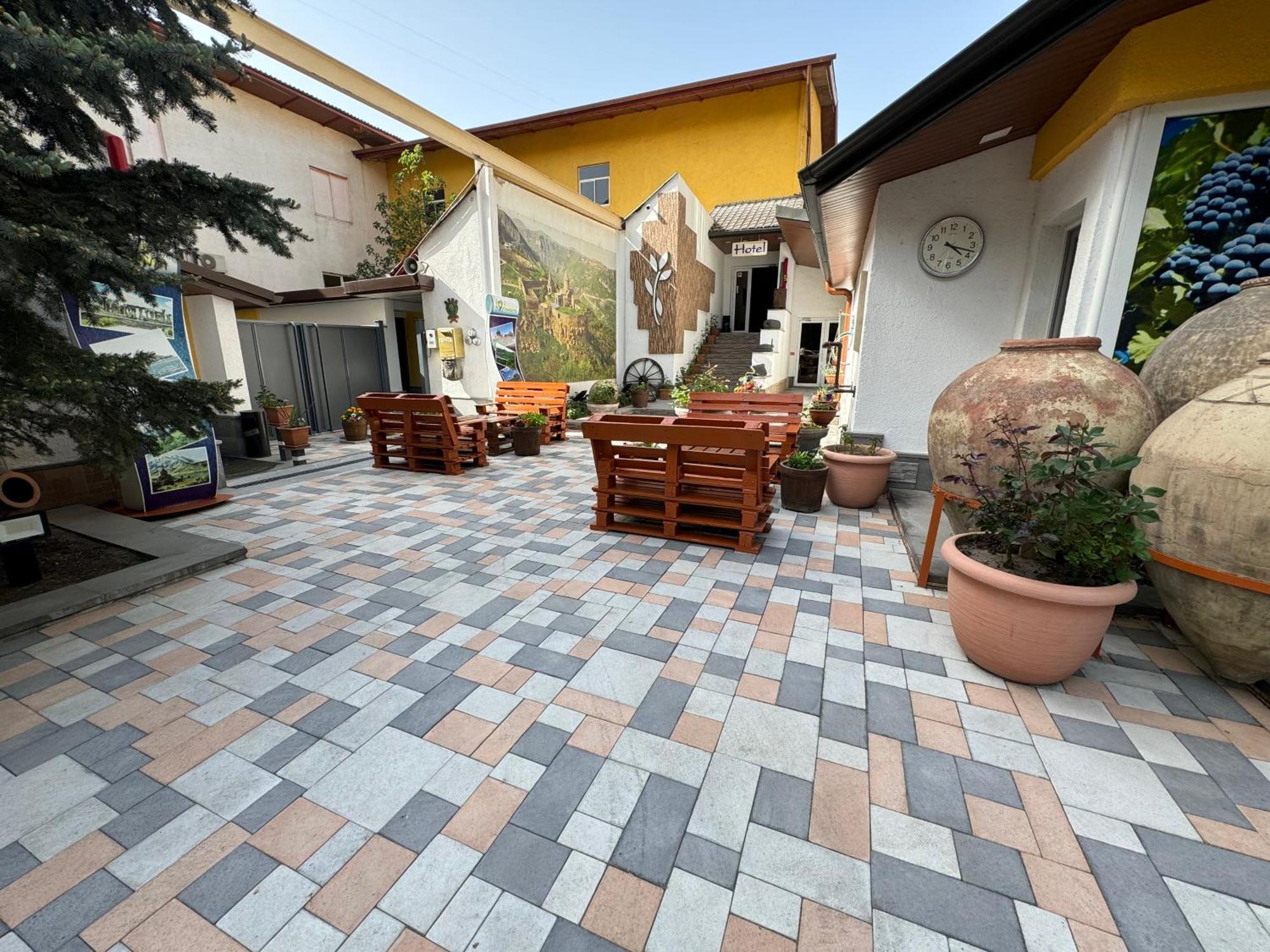 No Problem Hotel Yerevan Ngoại thất bức ảnh