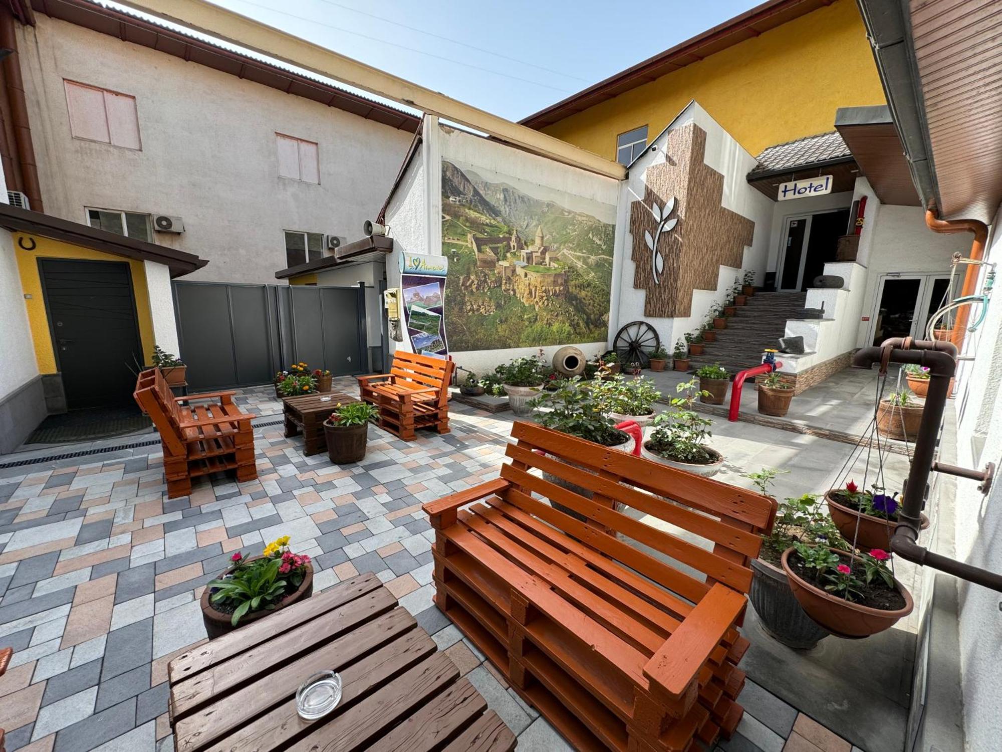 No Problem Hotel Yerevan Ngoại thất bức ảnh