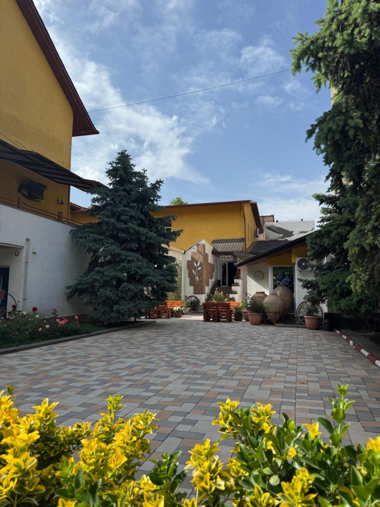 No Problem Hotel Yerevan Ngoại thất bức ảnh
