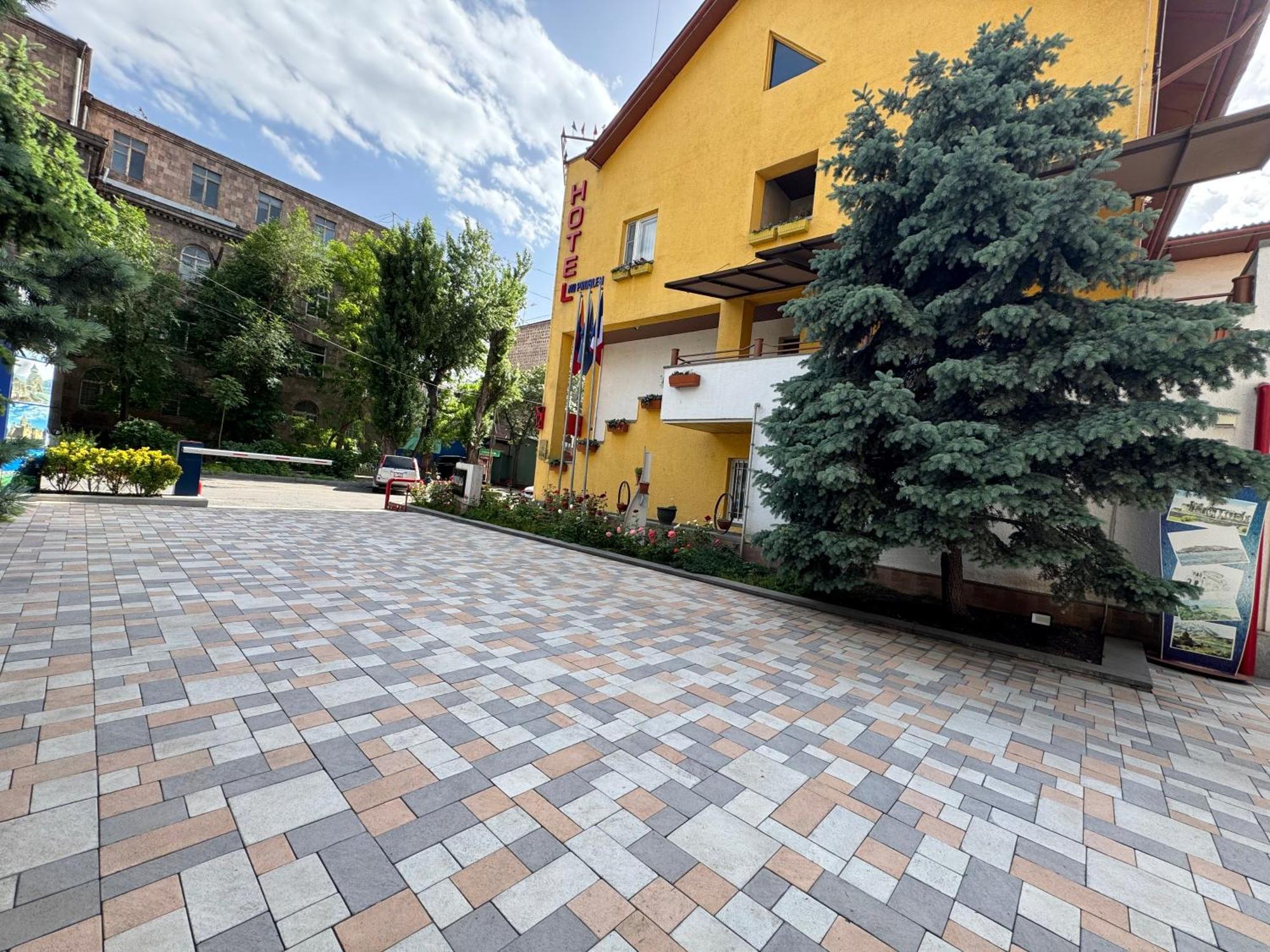 No Problem Hotel Yerevan Ngoại thất bức ảnh